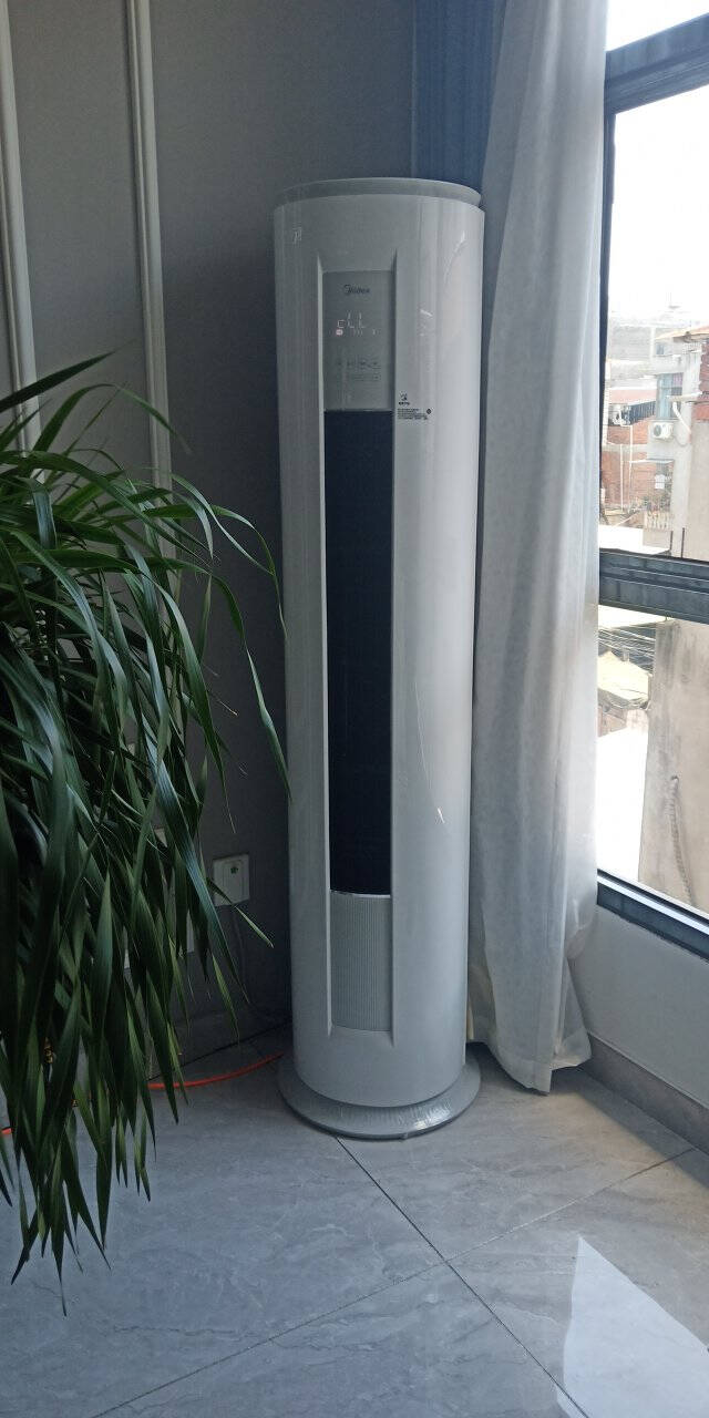 美的（Midea）出品的圓柱形立式櫃機冷氣